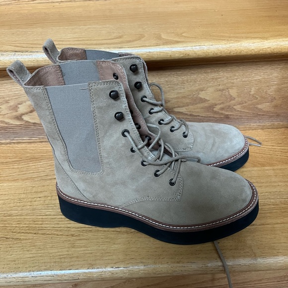 The Helen Platform Chelsea Boot in Suede size 8 - Picture 5 of 7